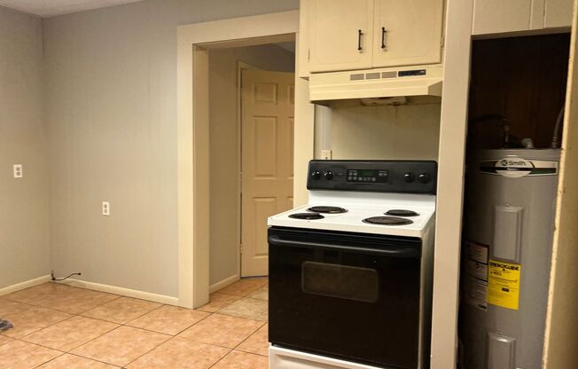 3 beds, 2 baths, $950