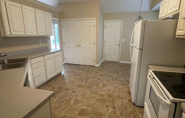 3 bedroom 2 bath home, Bonus has closets!!