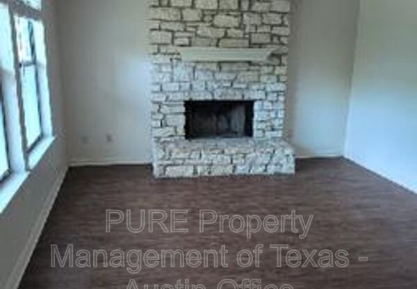1213 GREGORY LN