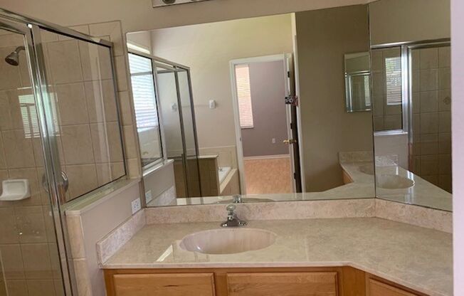 Beautiful 4/2 home in Lovely Venetian Bay Gated Community