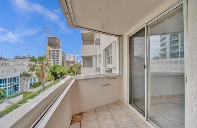 505 NE 30 ST