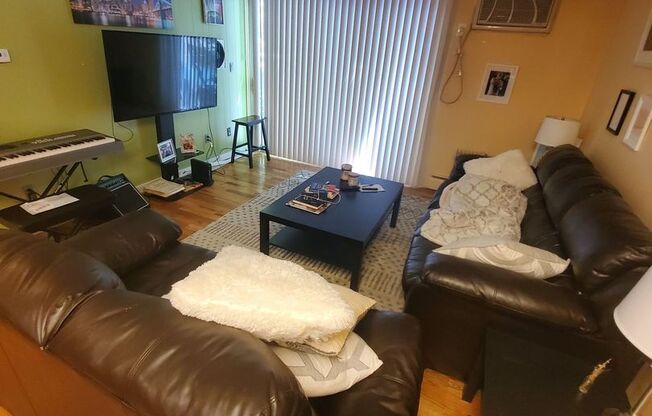 1 bed, 1 bath, 552 sqft, $1,975, Unit 17