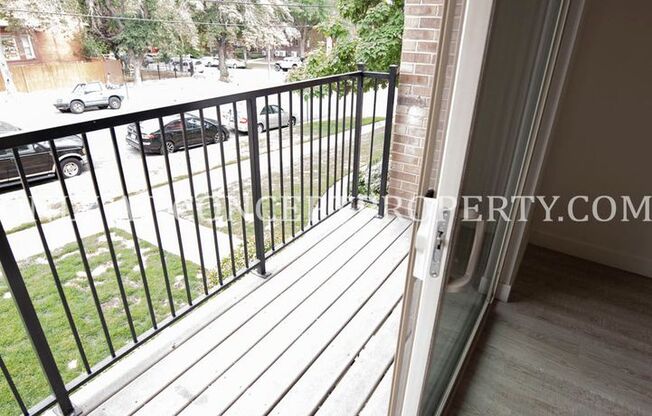 2 beds, 1 bath, 894 sqft, $1,599, Unit 23