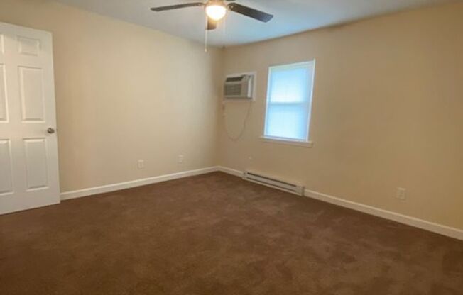 1 bed, 1 bath, 590 sqft, $700, Unit Unit 13