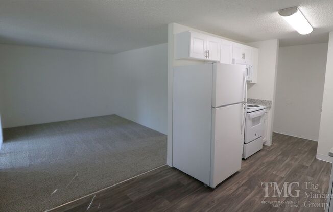 2 beds, 1 bath, 800 sqft, $1,595, Unit 04