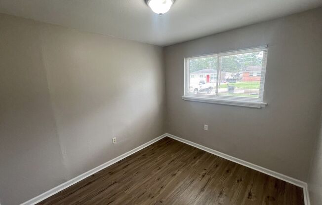 3 beds, 1 bath, $895