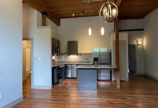 2 beds, 2 baths, 953 sqft, $1,848, Unit Bay 5 Unit 221