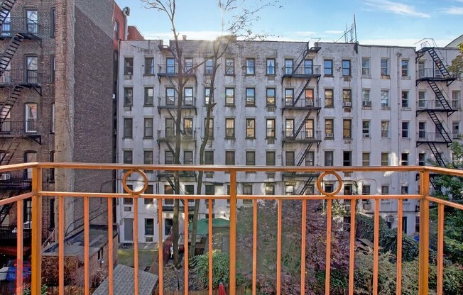 424 E 9th Street