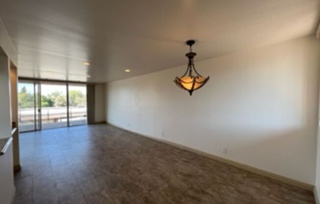 2 beds, 2 baths, $2,250, Unit #334J