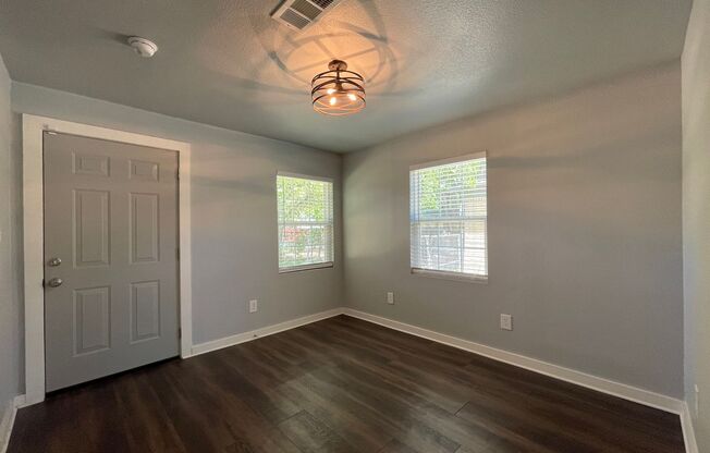 *ASK ABOUT OUR OCTOBER MOVE-IN SPECIALS* --AVAILABLE NOW--2 Bedroom 1 Bath Home in TCU Area