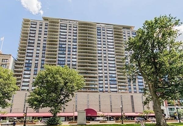 1 bed, 1 bath, 740 sqft, $3,400, Unit 10R