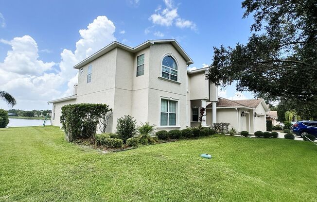 St. Cloud 4 Bedroom, 4 Bathroom Pool Home with Lake View