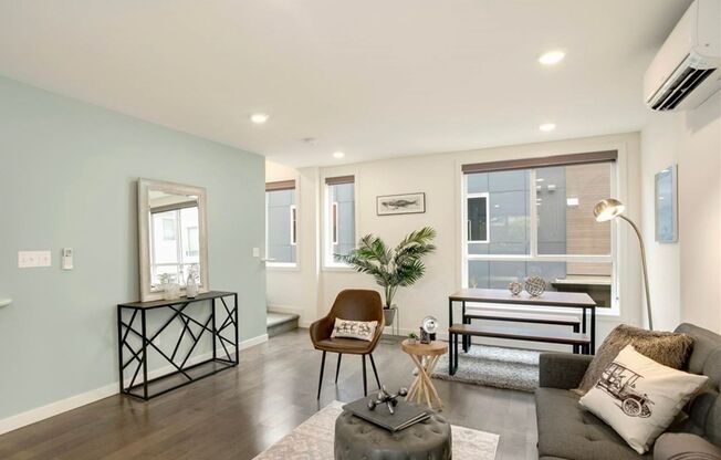 4-Bedroom West Seattle Townhome | Rooftop Deck | Air Conditioning