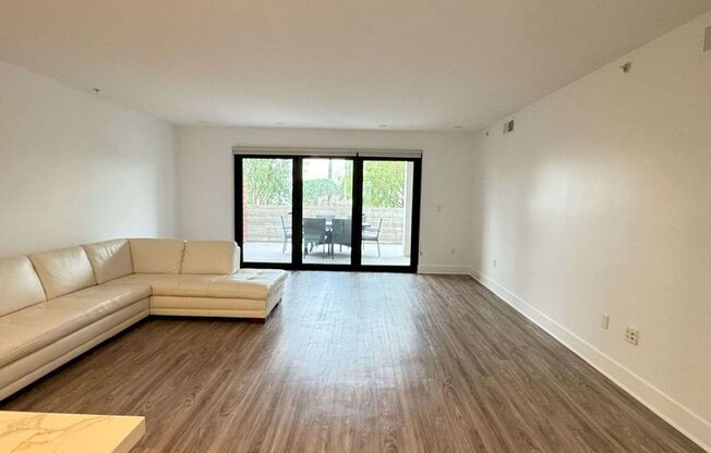2 beds, 1.5 baths, 948 sqft, $8,500, Unit A103