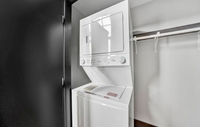 1 bed, 1 bath, 611 sqft, $1,095, Unit 307