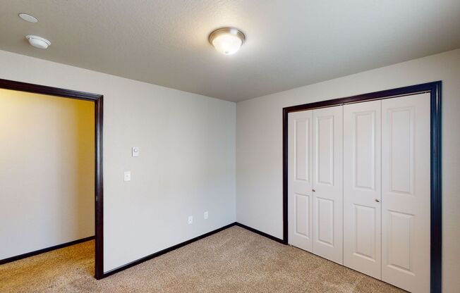 3 beds, 2 baths, 1,140 sqft, $1,515, Unit 3240-103