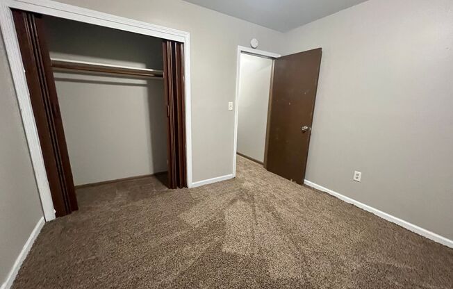 2 beds, 1 bath, $845, Unit 1