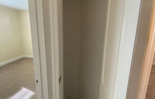 2 beds, 1 bath, $1,075, Unit 2505A