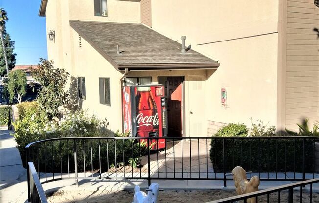 2 beds, 1 bath, $2,495, Unit 142