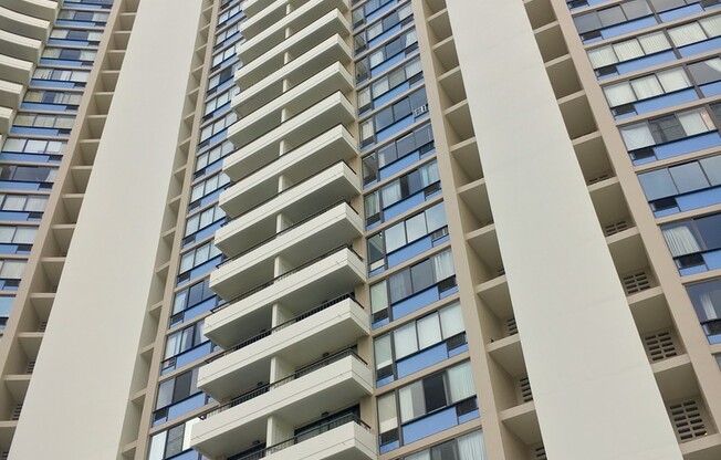 *VIEW FULL AD FOR DETAILS* $500 1ST MONTH RENT SPECIAL | RENOVATED HIGH-RISE STUDIO/1BA/1PK RENTAL IN MARCO POLO BUILDING! POOL! SAUNA! BASKETBALL & TENNIS COURT! BARBECUE AREA! | MCCULLY-MOILIILI