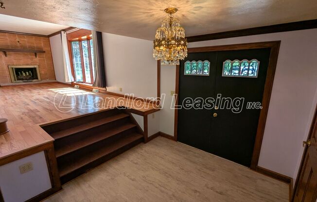 Spacious Split-Level Home in Columbia Station with 4+ Car Garage!