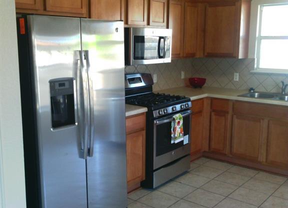 BEAUTIFUL 4 BEDROOMS / 2 BATH HOME IN SETTLERS CROSSING