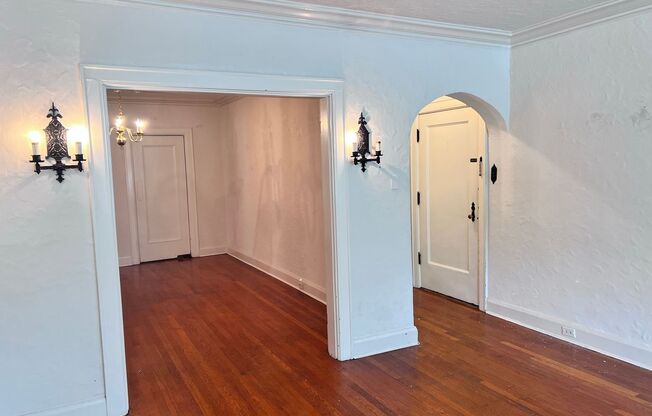 2 beds, 1 bath, 1,050 sqft, $1,695, Unit 01