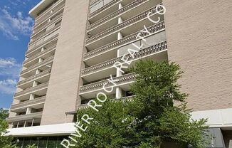 700 E 9 ST