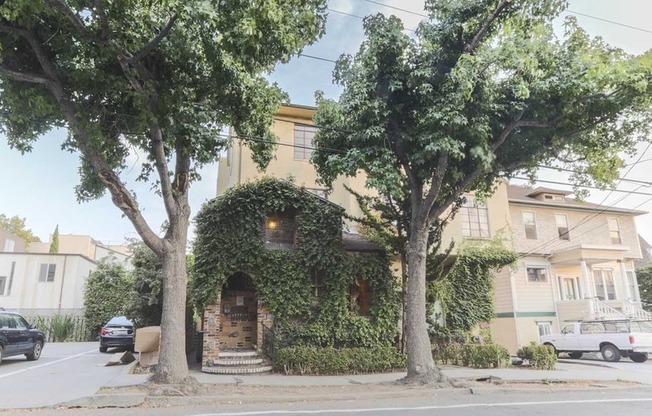 2338 CHANNING WAY