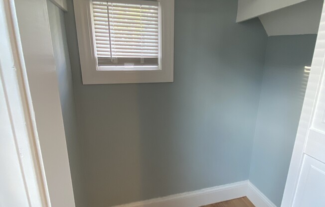 2 beds, 1 bath, $3,600, Unit A