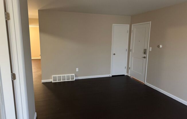 3 beds, 1 bath, $1,105, Unit 1620 #17