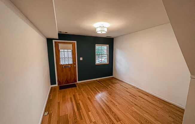 Beautiful 2 Bedroom 1 Bath Townhouse in Fantastic Old Town Location