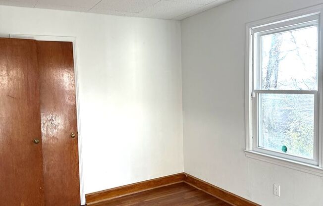 3 beds, 1 bath, $1,600