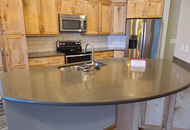 3 beds, 2 baths, $1,750, Unit 239