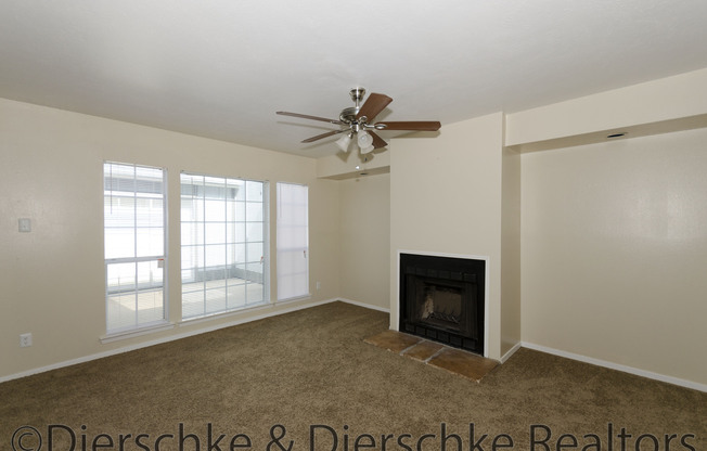 Cozy and clean 3 bedroom 2 bath townhouse!