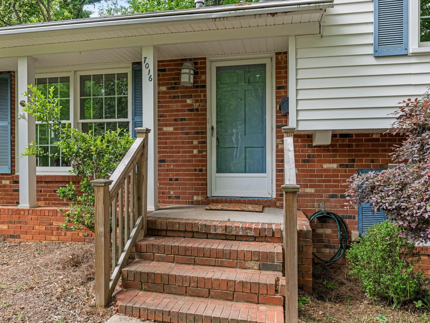 Charming Tri-Level Home In Starmount!