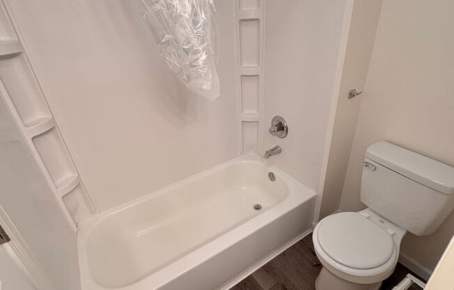 2 beds, 1 bath, 600 sqft, $725, Unit 440 SE Tefft St - Unit 09