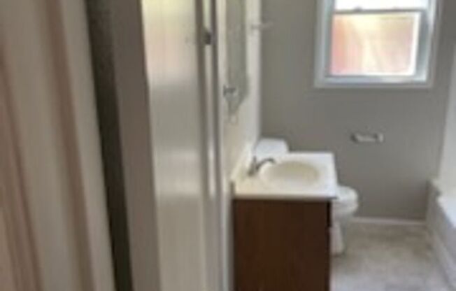 3 beds, 1 bath, $1,099