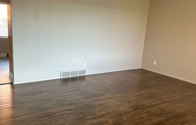 2 beds, 1 bath, $1,500, Unit # 2W