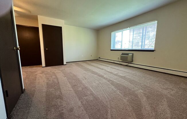 2 beds, 1 bath, $1,375, Unit 307