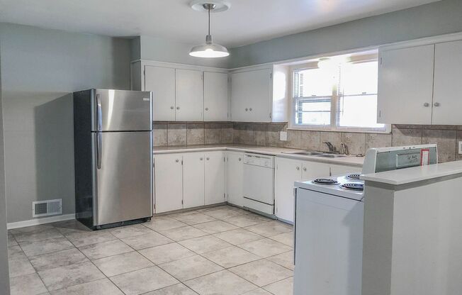 Pre-Leasing 3 bed 2 bath