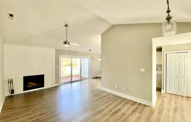 9213 KINGS CYN DR