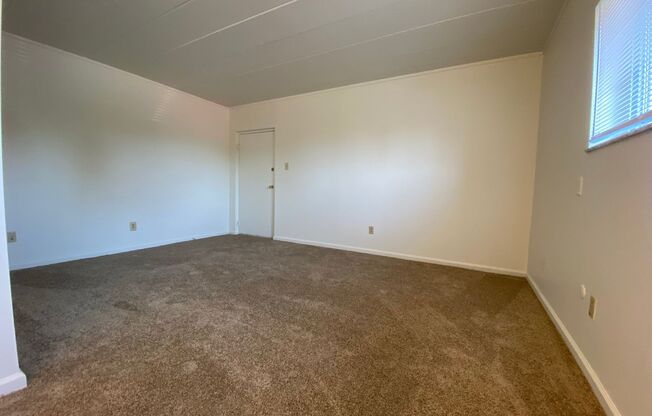 1 bed, 1 bath, $895, Unit B-14