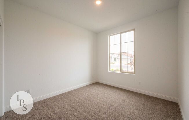 2022 South/East Fresno Home, 4BR/2BA - Lots of Amenities!