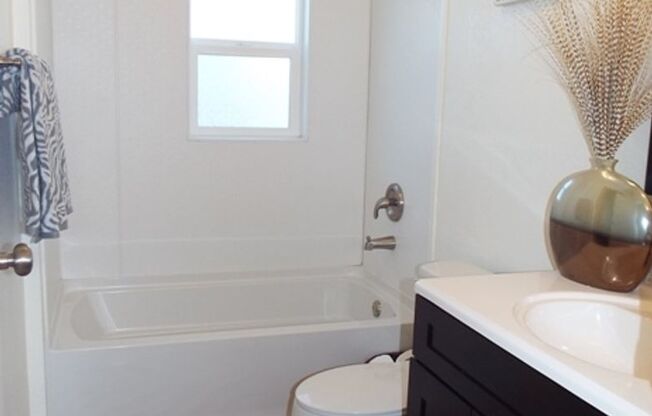 2 beds, 1 bath, $2,350, Unit House