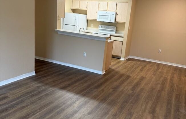 First Floor 2/2 in Gated Cypress Fairway !!