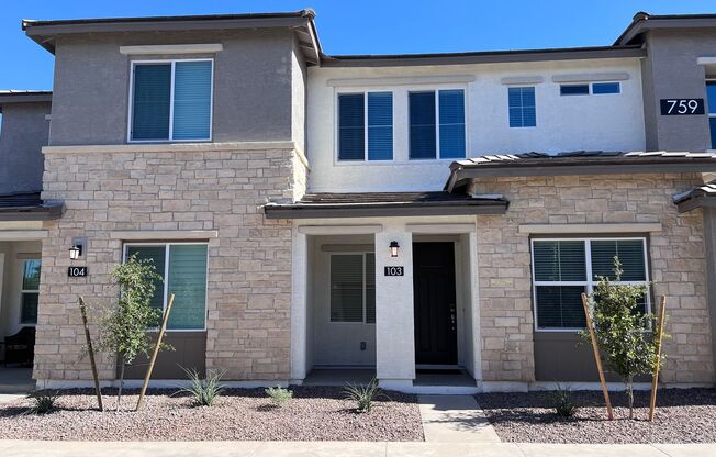 TOWN HOME WITH COMMUNITY POOL AND GATED COMMUNITY