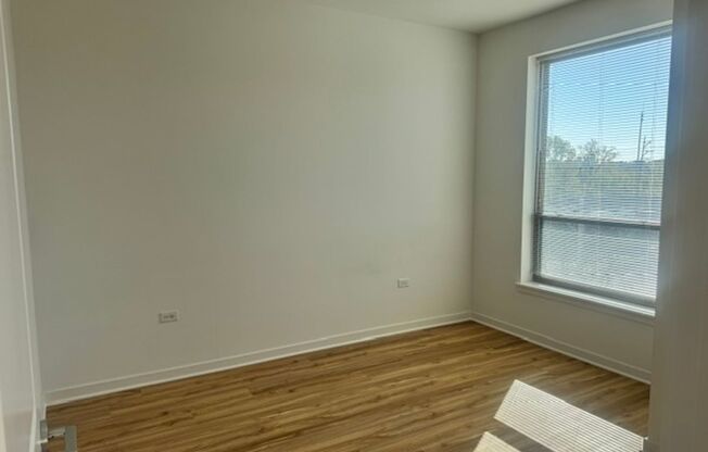 1 bed, 1 bath, 673 sqft, $1,925, Unit 4800 157th Street - 409