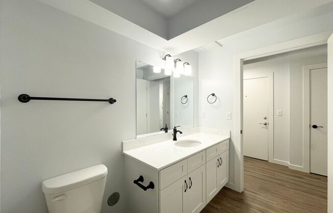 Studio, 1 bath, 707 sqft, $1,845, Unit Hamrick B02