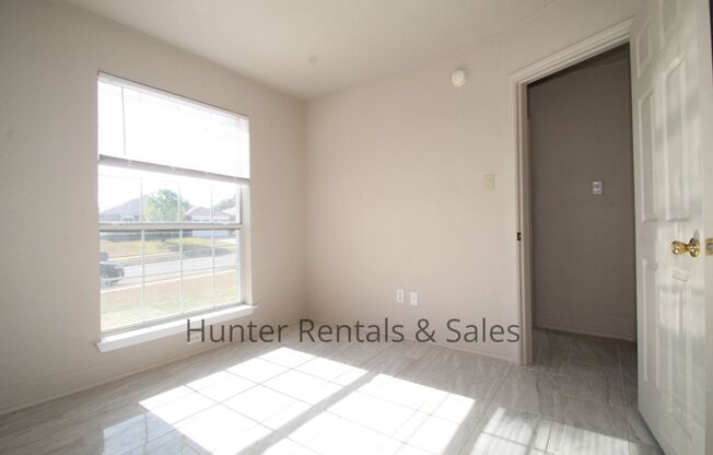 4 beds, 2 baths, $1,375